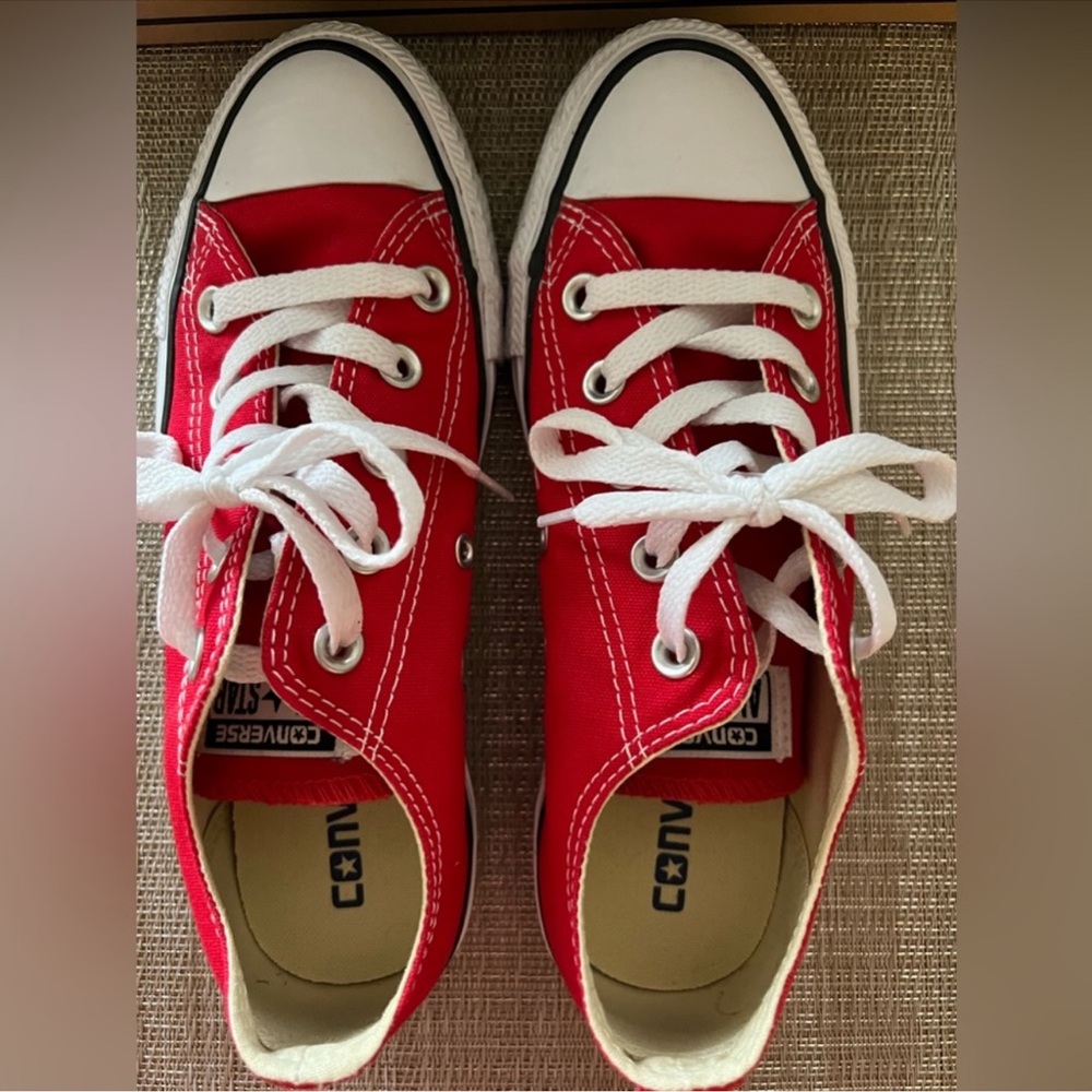 Converse All Star Red Womens Size 7 1/2 Like New